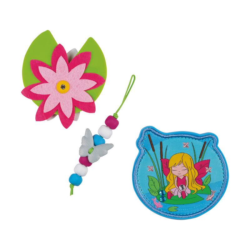 scout-funny-snaps-move-water-lily
