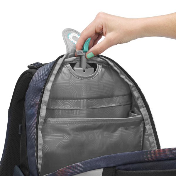 coocazoo-schulrucksack-mate-rainbow-illusion-ansicht3 coocazoo-schulrucksack-mate-rainbow-illusion-ansicht3